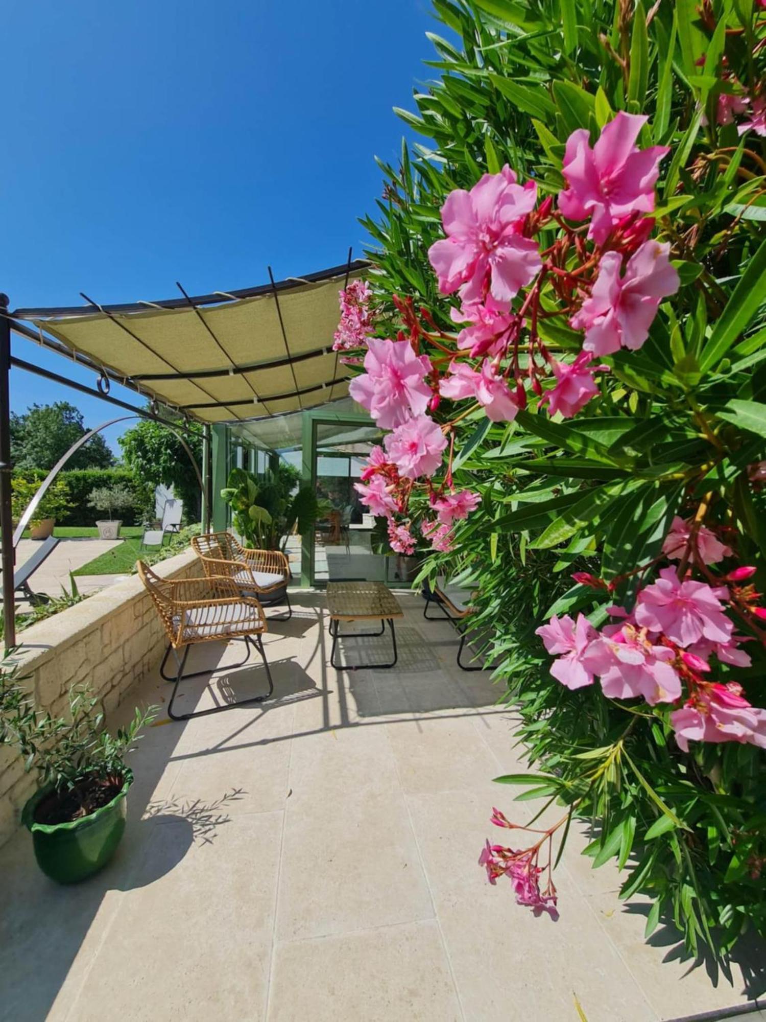 Maison Villa Pierrevert Экстерьер фото